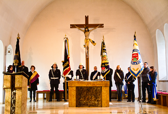 Vereinsgottesdienst mit Fahnenabordnung in der Kirche Weiler in den Bergen